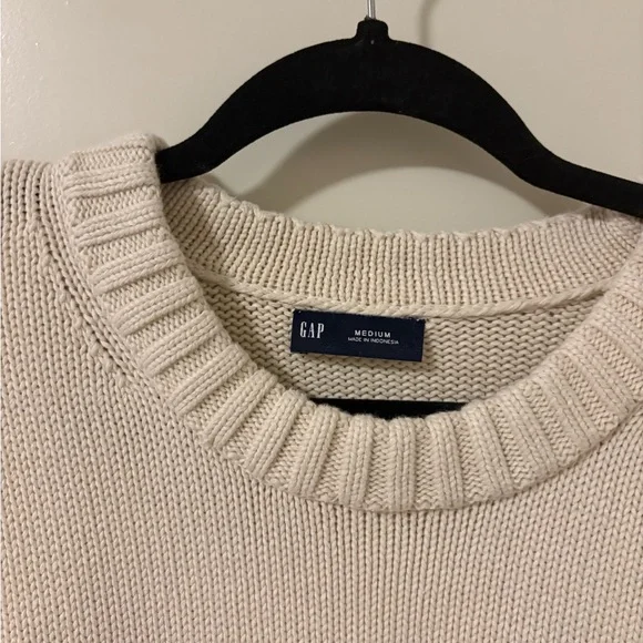 GAP Women’s Cream 100% Cotton Crewneck Sweater - Picture 2 of 2